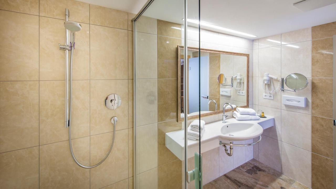 לאנדק Huber Hotel Tramserhof מראה חיצוני תמונה