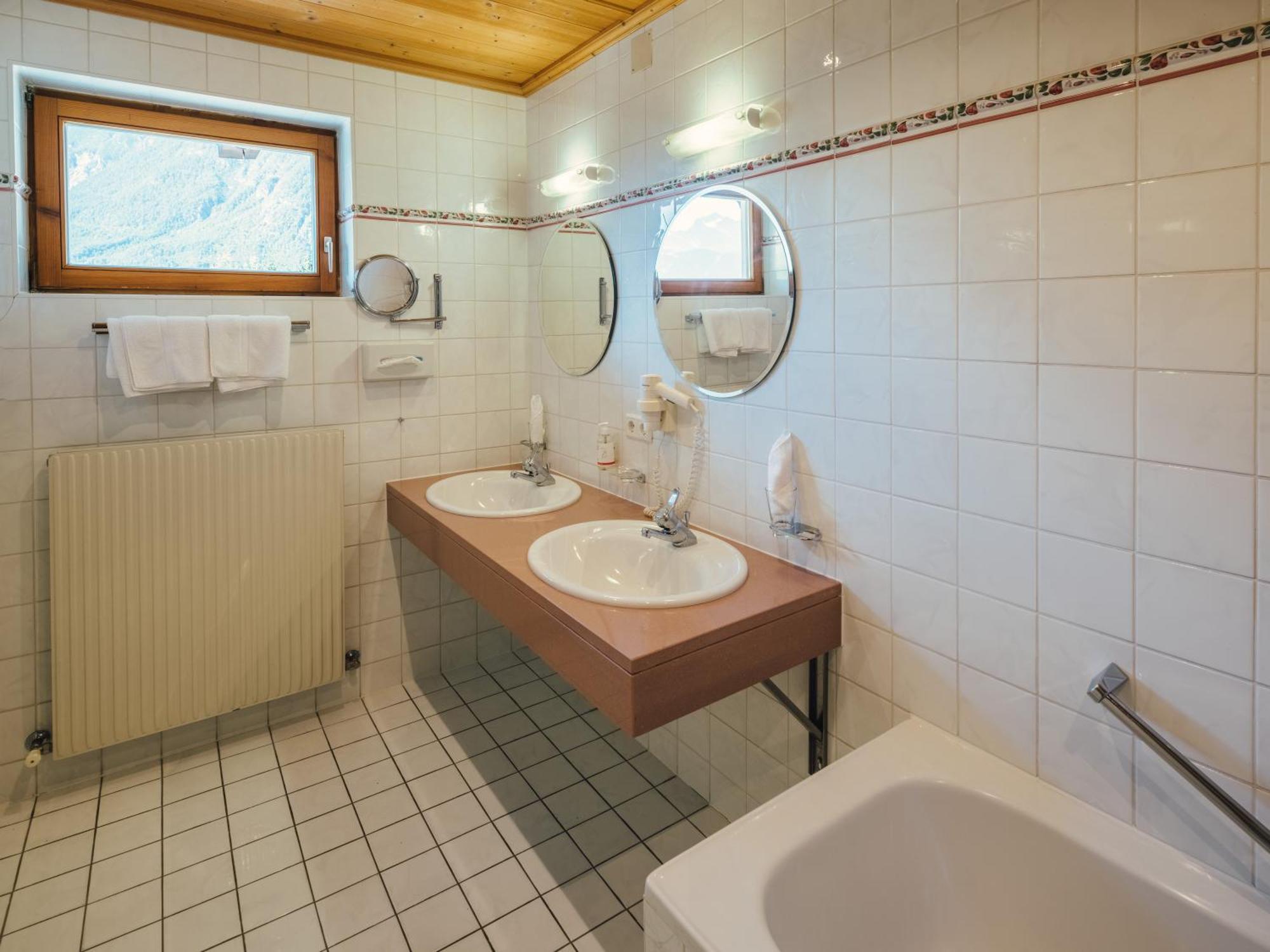 לאנדק Huber Hotel Tramserhof מראה חיצוני תמונה