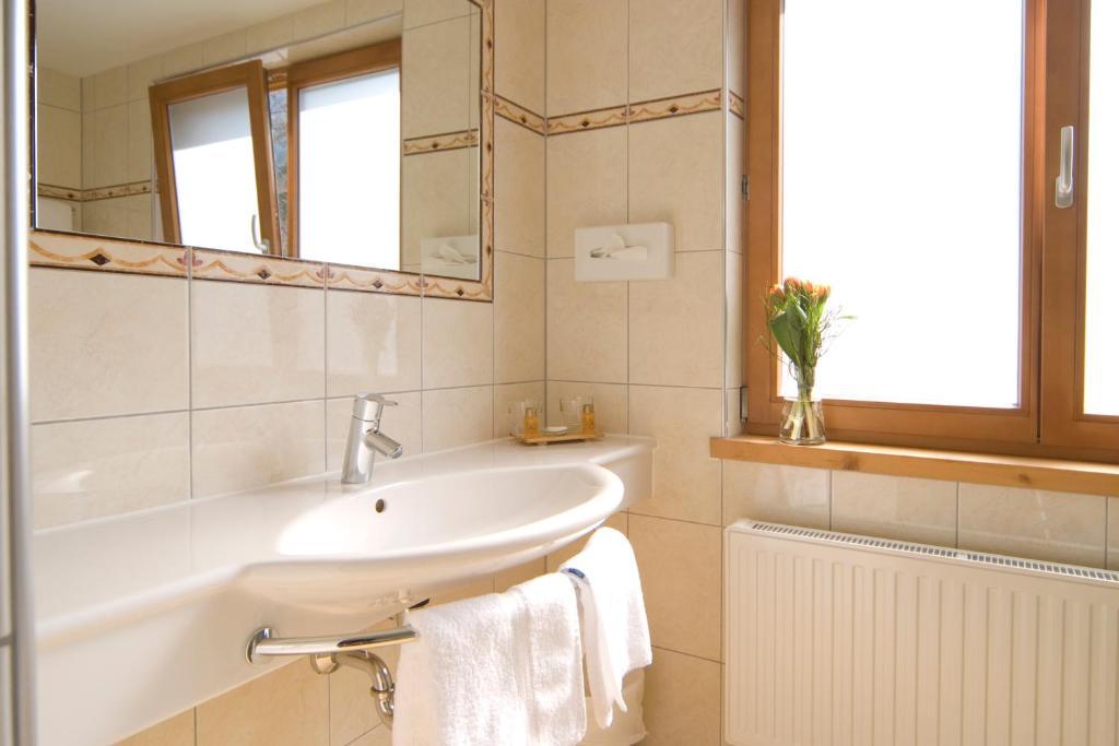 לאנדק Huber Hotel Tramserhof חדר תמונה